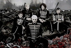  Welcome To The Black Parade 