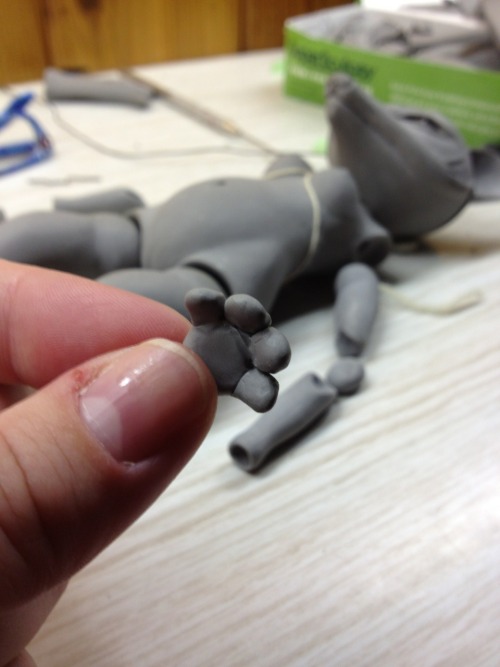 angelicdiaspora:  bleedingvampier7:  I can’t get the human hands I was working on to look the way I would like them to. So I’m going to go with paw hand for now, I would like to do more human like hand in the future but I need more practice sculpting