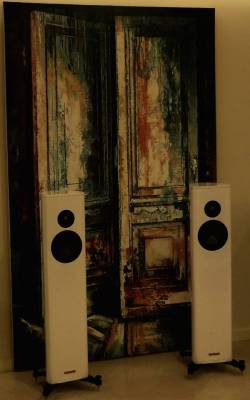 Magico S1 - modern speaker for modern homeWith Grande Doors by