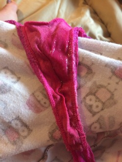 justakinkylittle:  Daddy, I made a mess in my little panties…