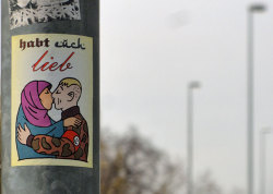 streetart-ffm:Habt euch lieb, Frankfurt am Main, Ostend, 2015