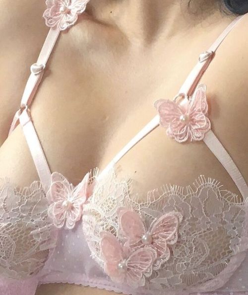 dadaslilmewmew:  mymmm:  Delicately pretty @slinkygrl @dadaslilmewmew