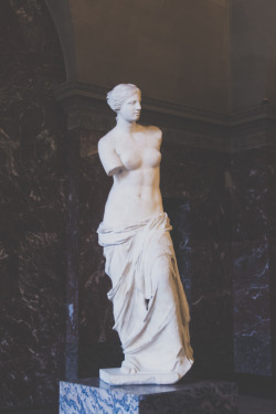 odbytea:  melodiaatrapada:  Aphrodite, known as the “Venus