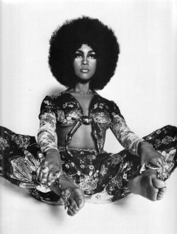 ladiesofthe60s:Marsha Hunt photographed by Harri Peccinotti,