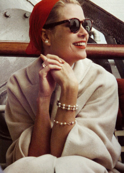 summers-in-hollywood:Grace Kelly on her way to Monaco to wed