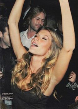 giselebundchenlove:  Gisele dancing at the 2003 Victorias Secret