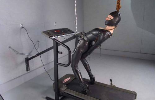 namelessfacelessdrone:  drone enjoys a strict exercise program