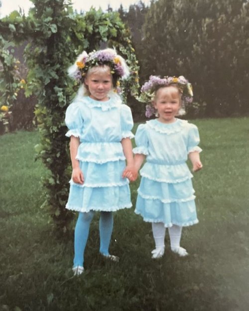 iambountyfan:  ionnalee shares another childhood photo which