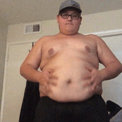 riddickthecub:  For the anon that requested a belly jiggle .gif