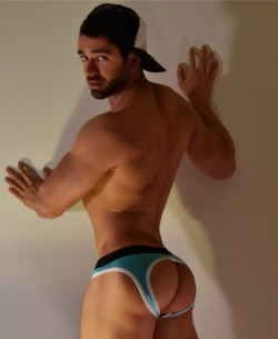 lowhung505:  manrumpsxxx:  Follow Me For The Sexiest Rumps On