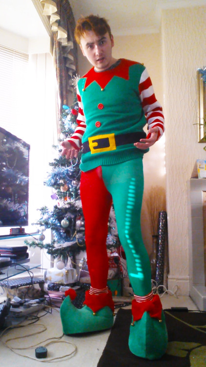 orangehares:  Elf-ification?I just really like dressing up. The festive spirit is possesing me.There is still a hat to come as well,   I am massively getting into the christmas spirit this year. I am now an elf apparently. Imagining the spirit of Christma