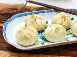 foodffs:  Sheng Jian Bao (Pan-fried Pork Soup Dumplings)Really