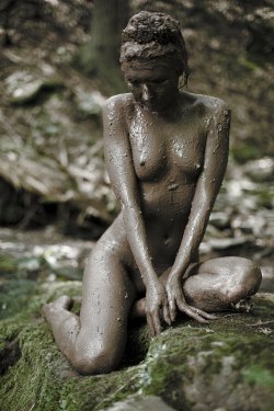 inside-my-smile: nielgalen:  She sits as still as Stone - 2014