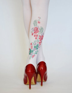the-butcher-bird:  Lovely tights from Colinedesign ~ 
