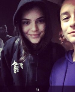 kendallupdate:  Kendall with a fan in Los Angeles 