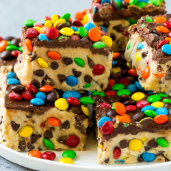 foodffs:  These cookie dough bars are edible cookie dough filled