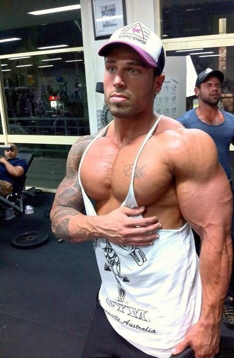 perfectmenonly:  An absolutely perfect chest!! 