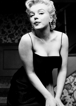 missmonroes:  Marilyn Monroe by Earl Leaf, 1956.