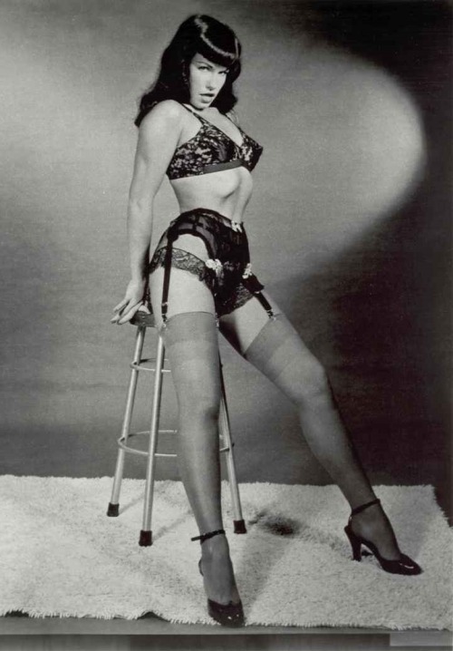 sowhatifiliveinkyushu:Bettie Page