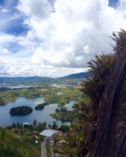 #guatape #pueblo #Colombia #elpenol #elpeñol #bigassrock almost