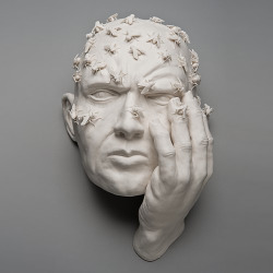 misterlemonzafterlife:  sculpturegallery:buzz by kate macdowell