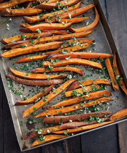 do-not-touch-my-food:  Sweet Potato Oven Fries 