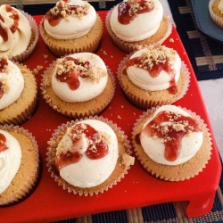 Peanut butter and jelly cupcakes 👅 #soinconsistent #tastelikeheaven