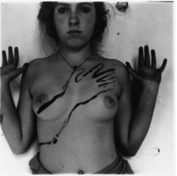 inthemoodtodissolveinthesky:  Francesca Woodman  