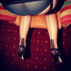 ifeetfetish:  regram @alissa4sheer Backside 😇 #heels #vintage