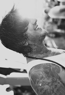 pierxe-the-veil:  Austin Carlile, Of Mice & Men © 