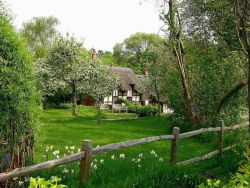 pagewoman:   Anne Hathaway’s Cottage, Bearley, Warwickshire,England