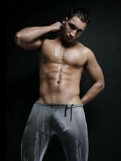 iluv2freeball:  snackpantsx:  To see more, follow snackpantsx.