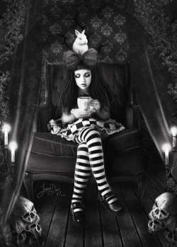 lady-circus:  My Edit “Alice”lady-circus 