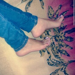 idreamoffeet:  Feet and jeans are my weakness. 