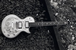 guitarshellyeah:  Zemaitis Metal Front Guitars