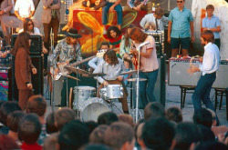 claraclarvoyant:  Jefferson Airplane perform a free outdoor show