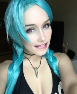 jellyfish-soup:  Makeup test for my Jinx cosplay.  I have a lace