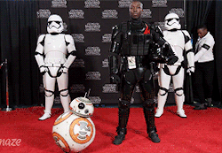 ryan-coogler:  John Boyega   Photobombs Star Wars Fans  