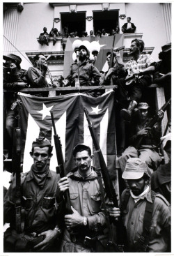  Fidel Castro in the town liberated by Ernesto Che Guevara delivering