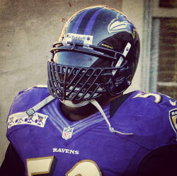 bleacherreport:  Ray Lewis has a sick new facemask.Via   As