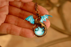 wickedclothes:  Glow In The Dark Dragon / Moon Necklace In Chinese