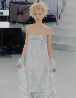 yhji:  Soo Joo @ Chanel Haute Couture S/S 14  xx  Lindsey Wixson