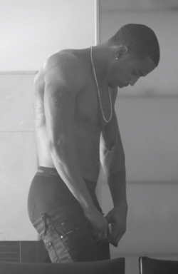 celebsaggers:  Trey Songz Has Such a Hot Sag!! More Pictures: