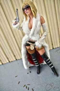 girlandguns:  Girl With Gun  follow me at : http://girlandguns.tumblr.com/
