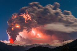 nubbsgalore:  lightning illuminates an ash cloud that extends