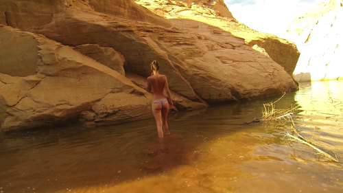 midofsomewhere:  More pictures from last summer’s Lake Powell trip. We took our inflatable rafts and went down this random little canyon where we played in the mud a bit. That little cut on my face is from accidentally getting hit with an oar. It’s