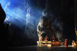 sixpenceee:According to legend, Kyaut Sae Cave was originally