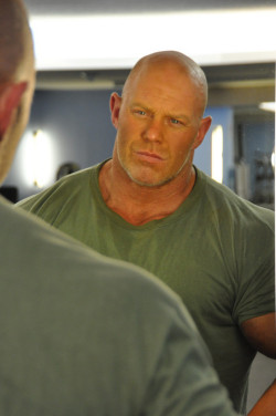 rubberworkie:  rbbrguyto:Bald Muscle  😜