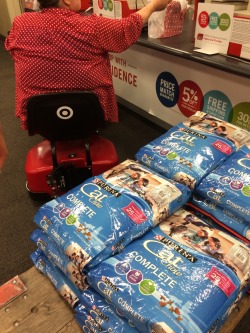 im-a-nameless-child:  fitt2betied:  So I work at Target, and