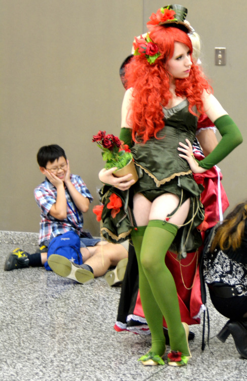 Pictures from Otakuton. I think Poison Ivy got that kid really impressed :)